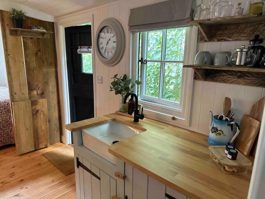 Cornwall Woodland Shepherd's Hut Deirdres Hut Apartment Bodmin