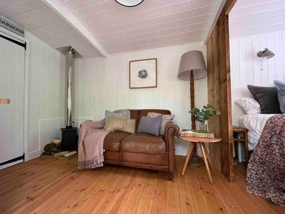 Apartment Cornwall Woodland Shepherd's Hut Deirdres Hut Bodmin