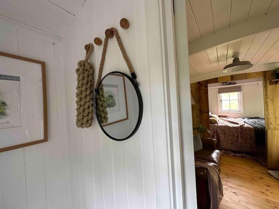 Cornwall Woodland Shepherd's Hut Deirdres Hut Apartment