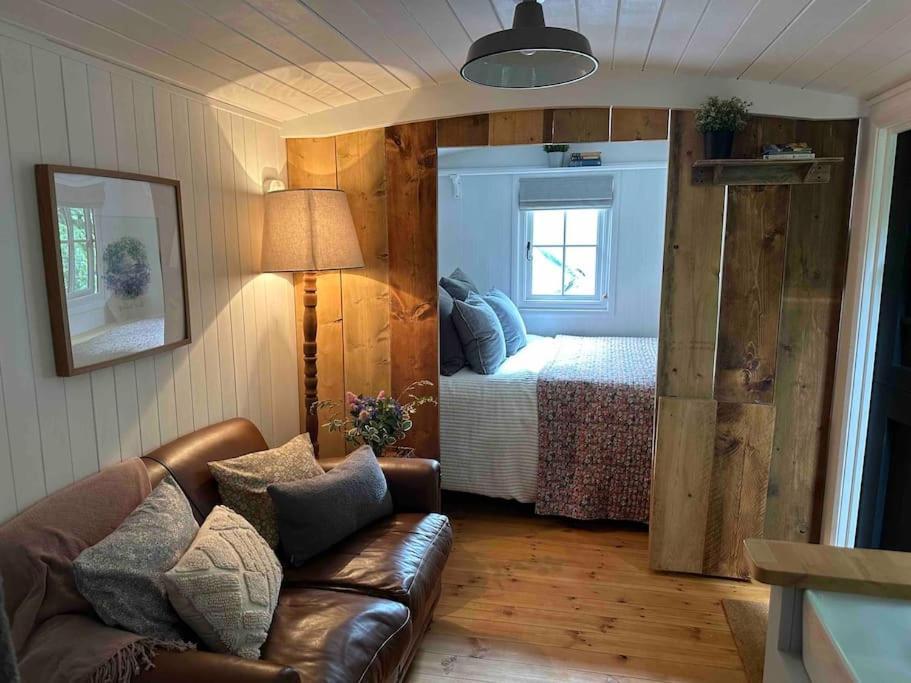 Apartment Cornwall Woodland Shepherd's Hut Deirdres Hut *