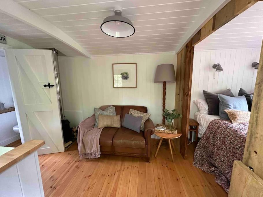 Cornwall Woodland Shepherd's Hut Deirdres Hut Bodmin